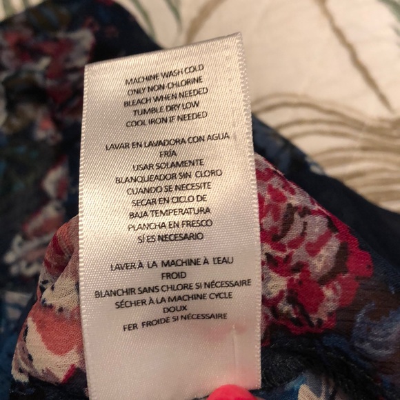 Kut from the Kloth Watercolor Floral Long Sleeve Top, Size M - Picture 7 of 8